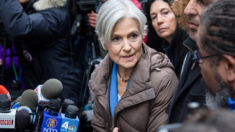 Jill Stein, del Partido Verde, dice que presentó una queja ante la FEC por su exclusión del debate