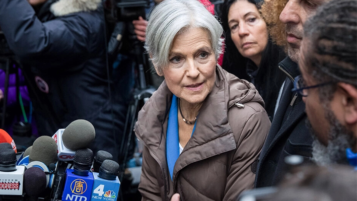 La candidata presidencial del Partido Verde, Jill Stein, habla en una rueda de prensa en la Quinta Avenida de Nueva York el 5 de diciembre de 2016. (Drew Angerer/Getty Images)