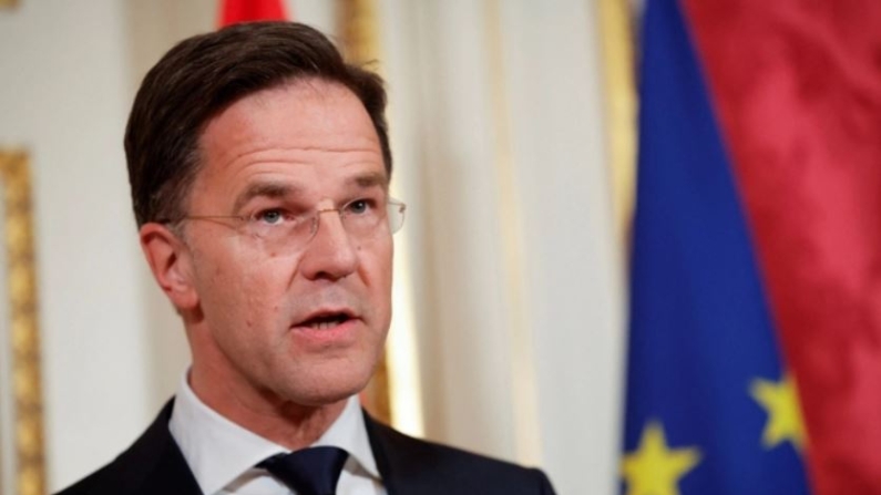 El primer ministro holandés Mark Rutte habla en una rueda de prensa en Ámsterdam el 12 de abril de 2023. (Piroschka van de Wouw/Reuters)