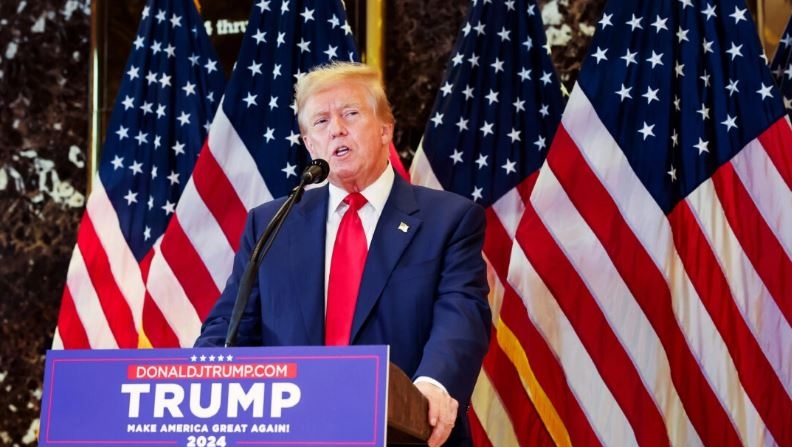 El expresidente Donald Trump da una rueda de prensa tras el veredicto de su juicio en Nueva York en la Torre Trump de Nueva York el 31 de mayo de 2024. (Spencer Platt/Getty Images)