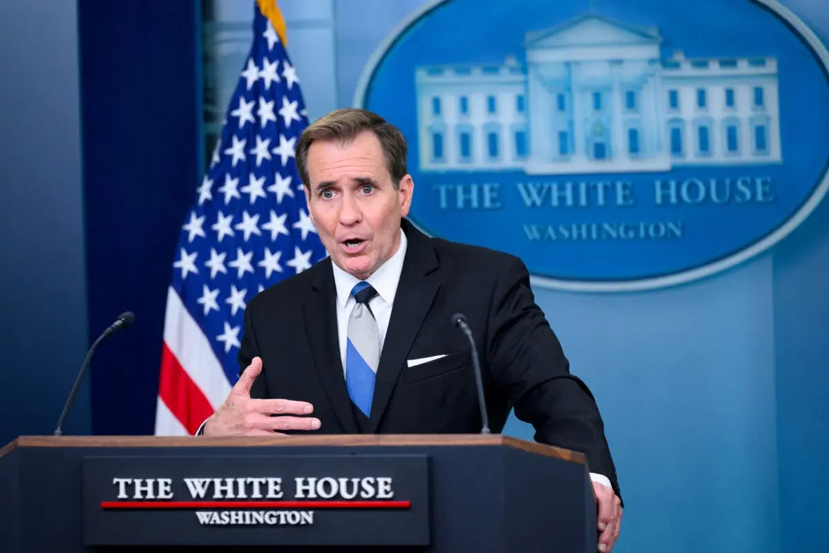 El asesor de seguridad nacional John Kirby ofrece una sesión informativa diaria en la Sala de Reuniones Brady de la Casa Blanca en Washington, el 28 de mayo de 2024. (Mandel Ngan/AFP)