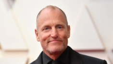 Woody Harrelson renuncia definitivamente a su celular y se niega a estar «disponible» en todo momento