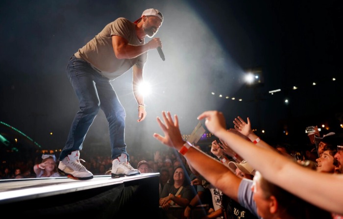 Walker Hayes actúa en el Anfiteatro Ascend en Nashville, Tennessee, el 23 de junio de 2023. (Jason Kempin/Getty Images)