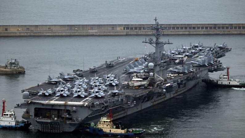 El portaaviones de propulsión nuclear Theodore Roosevelt (CVN 71) está anclado en Busan, Corea del Sur, el sábado 22 de junio de 2024. (Song Kyung-Seok/Pool Photo vía AP)