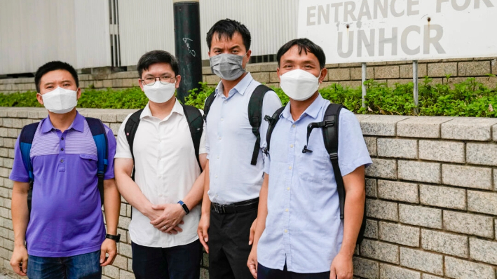 Miembros de la Santa Iglesia Reformada de Shenzhen, China, se preparan para presentar sus solicitudes de asilo en la oficina del Alto Comisionado de las Naciones Unidas para los Refugiados en Bangkok, el 5 de septiembre de 2022. (Sakchai Lalit/Foto AP)