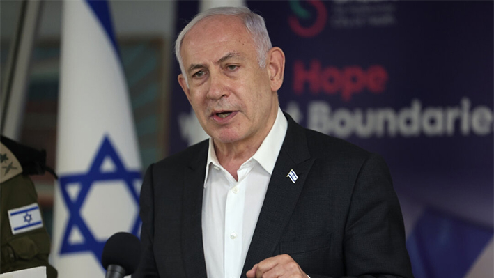 El primer ministro israelí Benjamin Netanyahu habla durante una rueda de prensa en el Centro Médico Sheba Tel-HaShomer, en Ramat Gan, Israel, el 8 de junio de 2024. (Jack Guez -Pool/Getty Images)