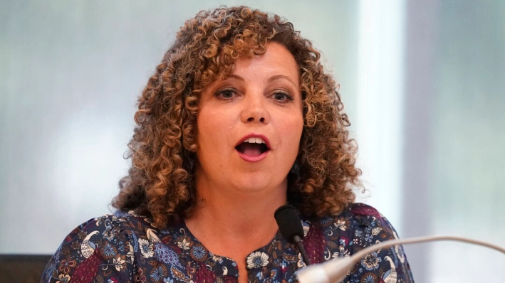 Celeste Maloy habla durante el debate de las primarias republicanas del segundo distrito del Congreso para el escaño del representante saliente Chris Stewart, en Farmington, Utah, el 4 de agosto de 2023. (Rick Bowmer/Foto AP)