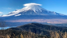Hallan tres muertos por paro cardíaco en la cumbre del monte Fuji