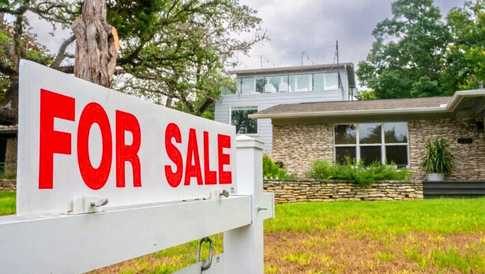 Se muestra una casa disponible para la venta en Austin, Texas, el 22 de mayo de 2024. (Brandon Bell/Getty Images)