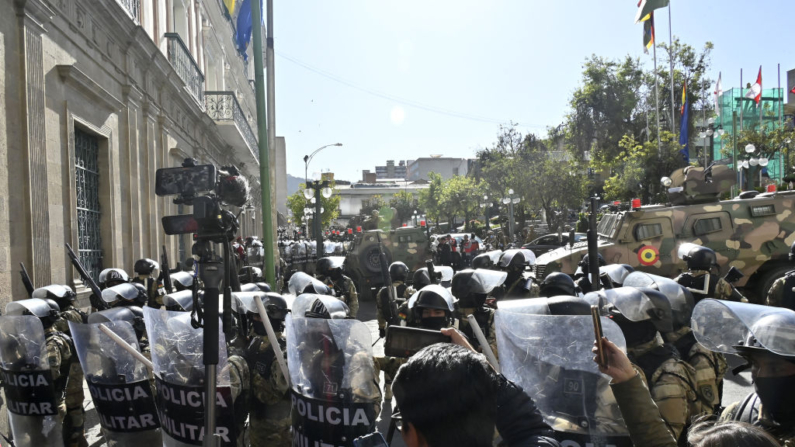 Tropas militares en la Plaza de Armas de La Paz (Bolivia) el 26 de junio de 2024. (Aizar Raldes/AFP vía Getty Images)