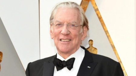 Donald Sutherland llegó a ir con máscara de gas a una fiesta para evitar el humo del cigarrillo