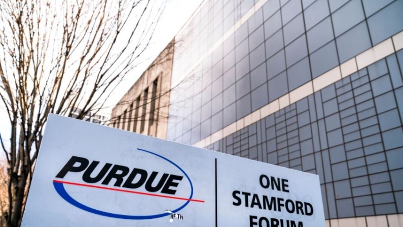 La sede de Purdue Pharma se alza en el centro de Stamford, Connecticut, el 2 de abril de 2019. (Drew Angerer/Getty Images)