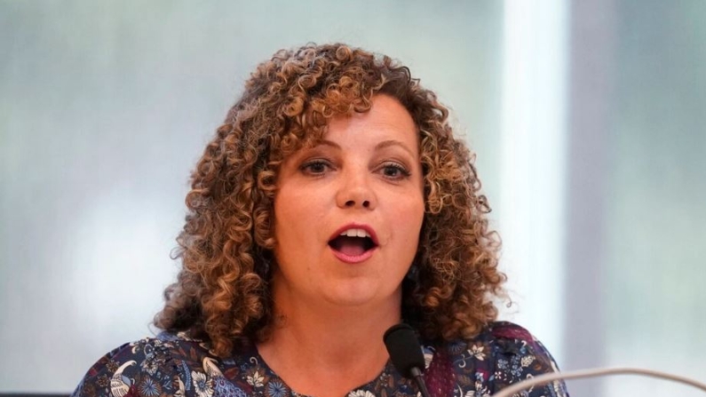 Celeste Maloy habla durante el debate de las primarias republicanas del segundo distrito del Congreso para el escaño del representante saliente Chris Stewart, en Farmington, Utah, el 4 de agosto de 2023. (Rick Bowmer/Foto AP)