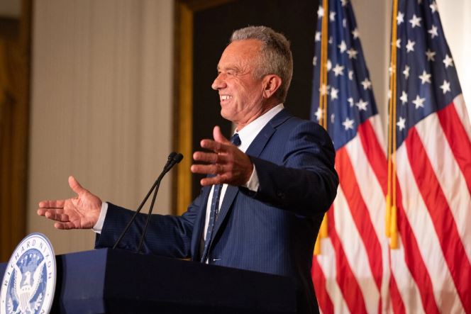 El candidato presidencial Robert F. Kennedy Jr. habla en la biblioteca Nixon en Yorba Linda, California, el 12 de junio de 2024. (John Fredricks/The Epoch Times)