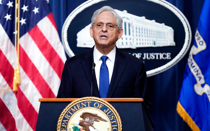 El Fiscal General Merrick Garland habla en el Departamento de Justicia, en Washington, 11 de agosto de 2023. (AP Photo/Stephanie Scarbrough, Archivo)