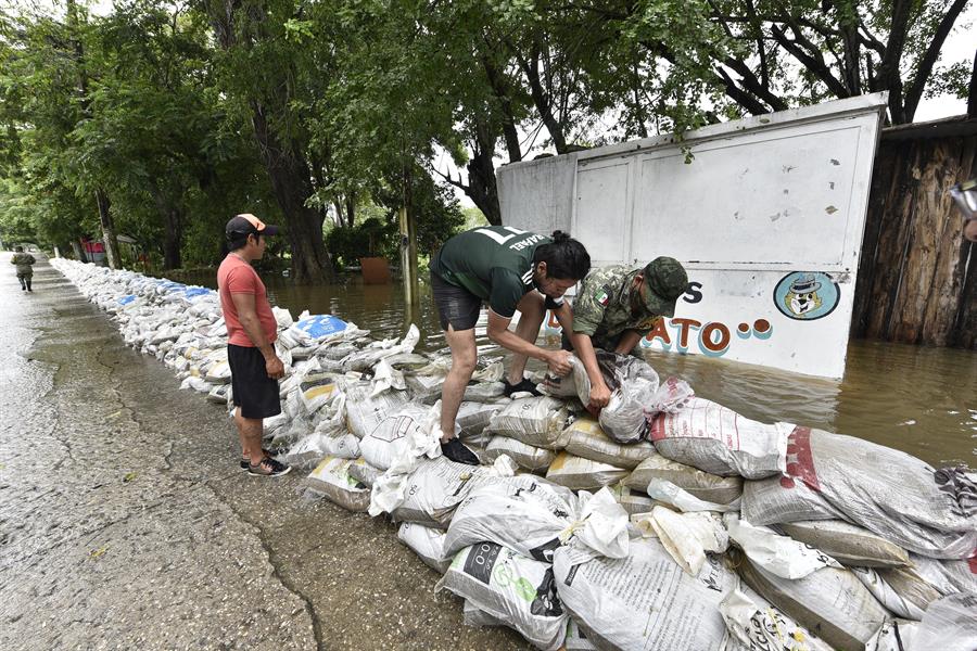 México avisa que un posible nuevo ciclón podría tocar tierra en costa sureste