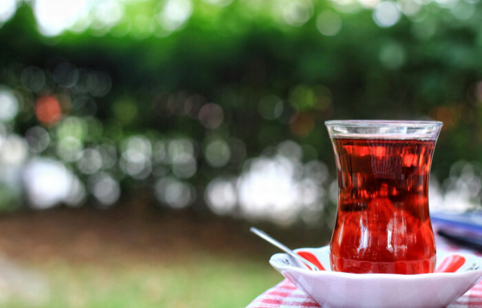 Té de flor de Jamaica. Imagen ilustrativa: (beytlik/Pexels)