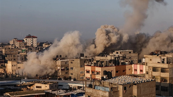 Vista de Rafah, en el sur de la Franja de Gaza, tras el fin de un alto el fuego de siete días, el 1 de diciembre de 2023. (Said Khatib/AFP vía Getty Images)
