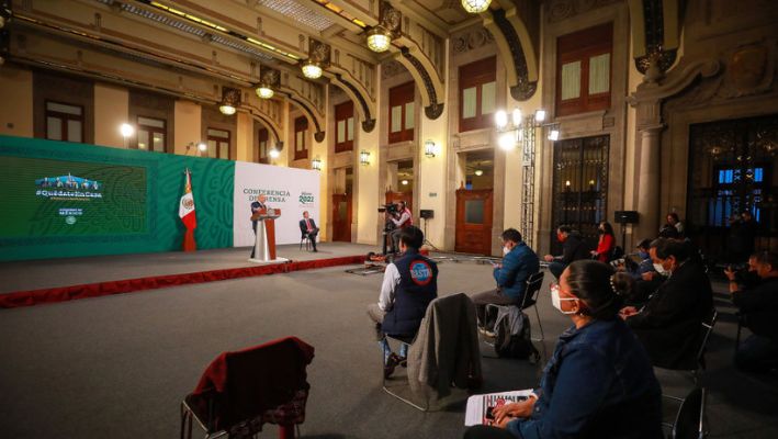  Andrés Manuel López Obrador, presidente de México, habla durante una conferencia de prensa matutina en el Palacio Nacional el 08 de febrero de 2021 en la Ciudad de México, México. (Manuel Velasquez/Getty Images)