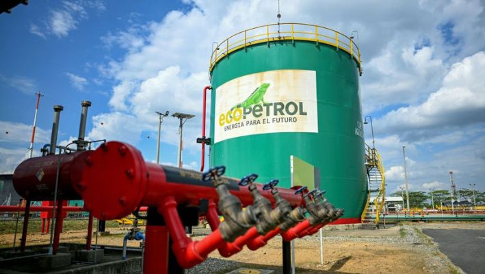 Imagen de archivo de un tanque de almacenamiento de petróleo crudo en la planta de la petrolera colombiana Ecopetrol en Acacias, departamento del Meta, al sur de Bogotá. (JUAN BARRETO/AFP vía Getty Images)
