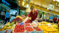 El consumo de fruta en España se reduce un 25 % en una década mientras los precios aumentan