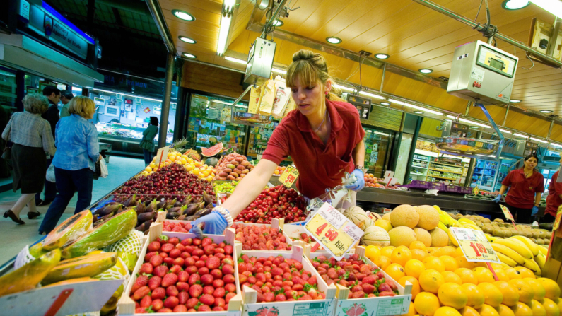 Imagen ilustrativa del mercado de fruta en Madrid. (Photo credit should read ANGEL NAVARRETE/AFP via Getty Images)