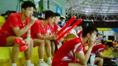 Jugador chino de 17 años muere tras desplomarse y convulsionarse durante torneo