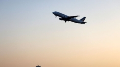 Turbulencias causan que hombre salga proyectado al techo del avión y que fuera desviado a Brasil
