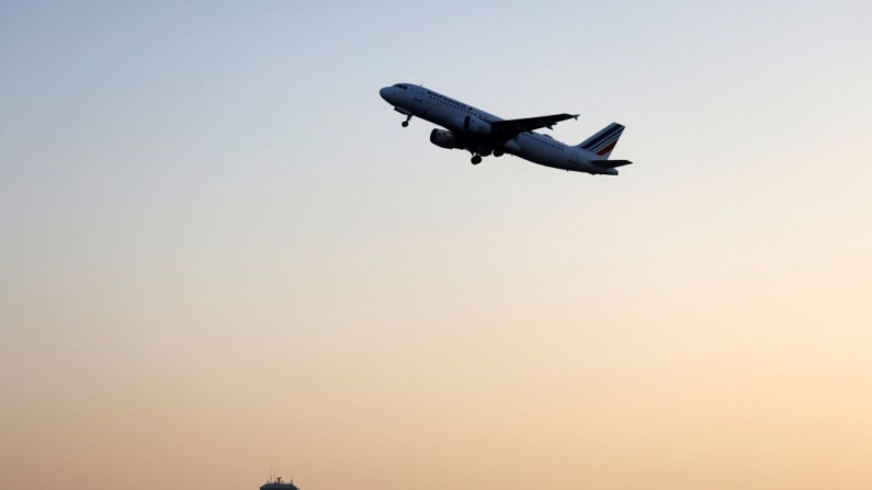 Un avión en una fotografía de archivo. (Odd Andersen/AFP vía Getty Images)