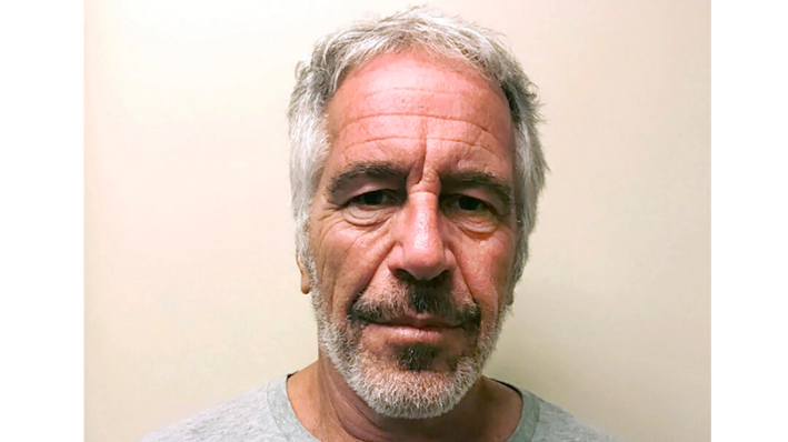 Esta foto facilitada por el Registro de Delincuentes Sexuales del Estado de Nueva York muestra a Jeffrey Epstein el 28 de marzo de 2017. (Registro de delincuentes sexuales del estado de Nueva York vía AP)