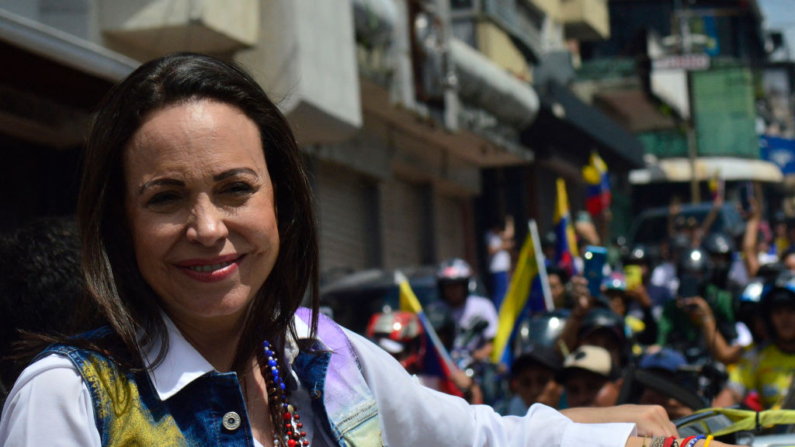 La líder opositora venezolana María Corina Machado llega a un acto de campaña en San Cristóbal, estado de Táchira, Venezuela 28 de junio de 2024. (Schneyder Mendoza/AFP vía Getty Images)