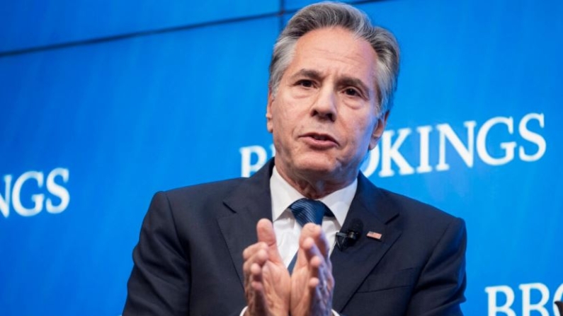 El secretario de Estado de Estados Unidos, Antony Blinken, habla durante un debate sobre política exterior en el Instituto Brookings de Washington, el 1 de julio de 2024. (Roberto Schmidt/AFP vía Getty Images)