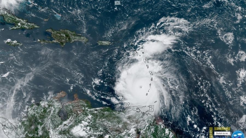 Captura de una imagen satelital de la Subdivisión de Meteorología Regional y de Mesoescala (RAMMB) y del Instituto Cooperativo para la Investigación Atmosférica (CIRA) de la Universidad Estatal de Colorado (CSU) donde se muestra una vista del ojo del huracán Beryl durante su paso por el Caribe. EFE/ RAMMB/CIRA/CSU