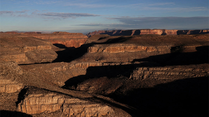 Vista aérea del Borde Oeste del Gran Cañón en la Reserva India Hualapai el 10 de enero de 2019 cerca de Peach Springs, Arizona. El Parque Nacional del Gran Cañón se prepara para celebrar su centenario en febrero. (Justin Sullivan/Getty Images)
