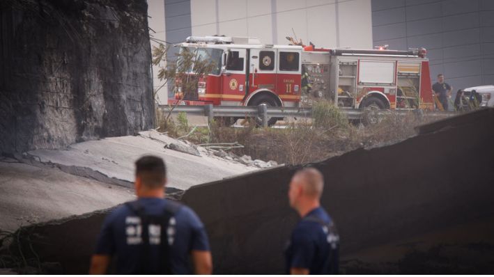 Imagen de archvio de los bomberos trabajando en un incendio en Filadelfia, Pensilvania, el 11 de junio de 2023. (KENA BETANCUR/AFP vía Getty Images)