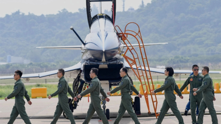 Comercio incluye en la lista negra a 4 empresas por entrenar a pilotos militares chinos