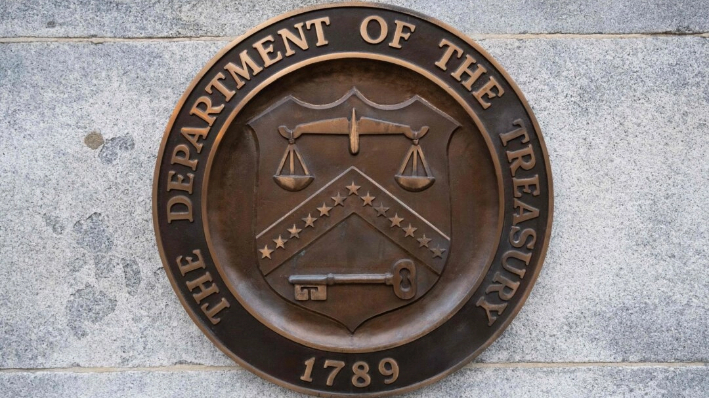 El sello del Departamento del Tesoro en el edificio del departamento se ve en Washington, el 19 de enero de 2023. (Saul Loeb/AFP vía Getty Images)
