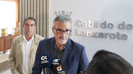 Lanzarote se declara en «emergencia social» por la presión migratoria en la isla