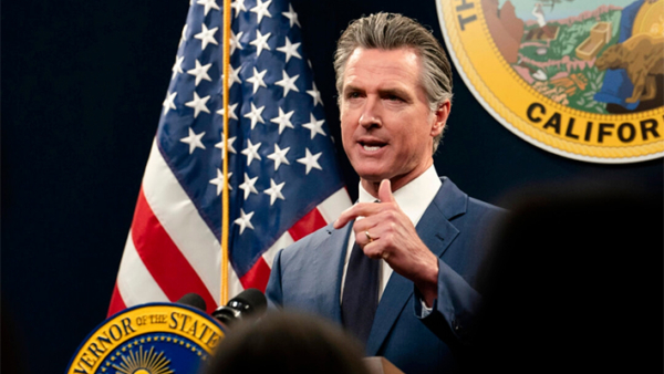 El gobernador de California Gavin Newsom responde a una pregunta durante una rueda de prensa en Sacramento el 10 de mayo de 2024. (Rich Pedroncelli/Foto AP)