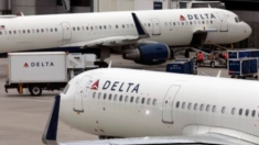 Delta enfrenta investigación tras cancelación de cientos de vuelos por quinto día consecutivo