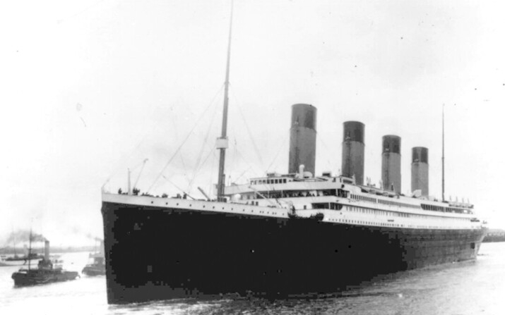 El Titanic sale de Southampton en su viaje inaugural, Inglaterra, el 10 de abril de 1912. (AP Photo)