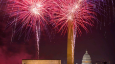 Fuegos artificiales iluminan los cielos de EE.UU. durante las celebraciones del 4 de julio