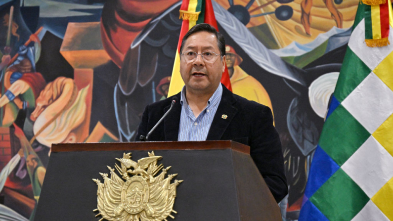 El presidente boliviano Luis Arce habla con los medios durante una rueda de prensa en La Paz (Bolivia) el 27 de junio de 2024. (Aizar Raldes/AFP vía Getty Images)