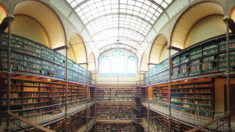 Esta hermosa biblioteca de archivos de 1885 es la más antigua de Holanda: esto es lo que puede leer