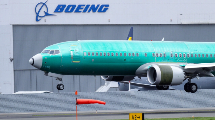 Un avión Boeing 737 Max 8 aterriza después de un vuelo de prueba en Boeing Field en Seattle el 10 de abril de 2019. (Ted S. Warren/AP Photo)