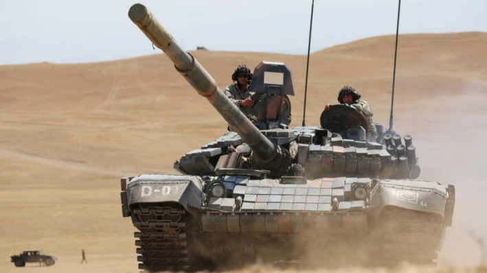 Soldados georgianos operan un tanque T-72 como parte del ejercicio Noble Partner 2017 el 6 de agosto de 2017. (Foto del Ejército de Estados Unidos por la sargento Kalie Jones/Dominio público)