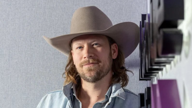 Brian Kelley posa para una fotografía en Absolute Radio en Golden Square en Londres el 6 de marzo de 2024. (Shane Anthony Sinclair/Getty Images para Bauer Media)