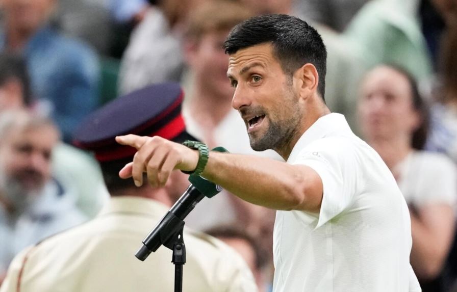 Djokovic reprende a los aficionados al pasar a los cuartos de final de Wimbledon