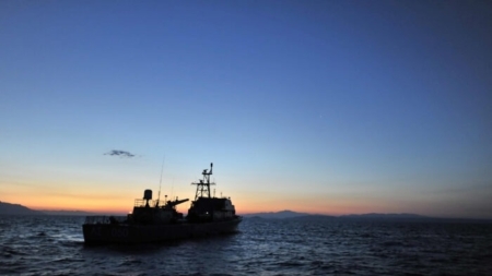 Muere regatista al caer al mar durante prueba internacional en Grecia