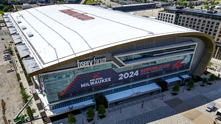 El Fiserv Forum se levanta el 27 de junio de 2024 en Milwaukee. (AP Photo/Morry Gash, archivo)
